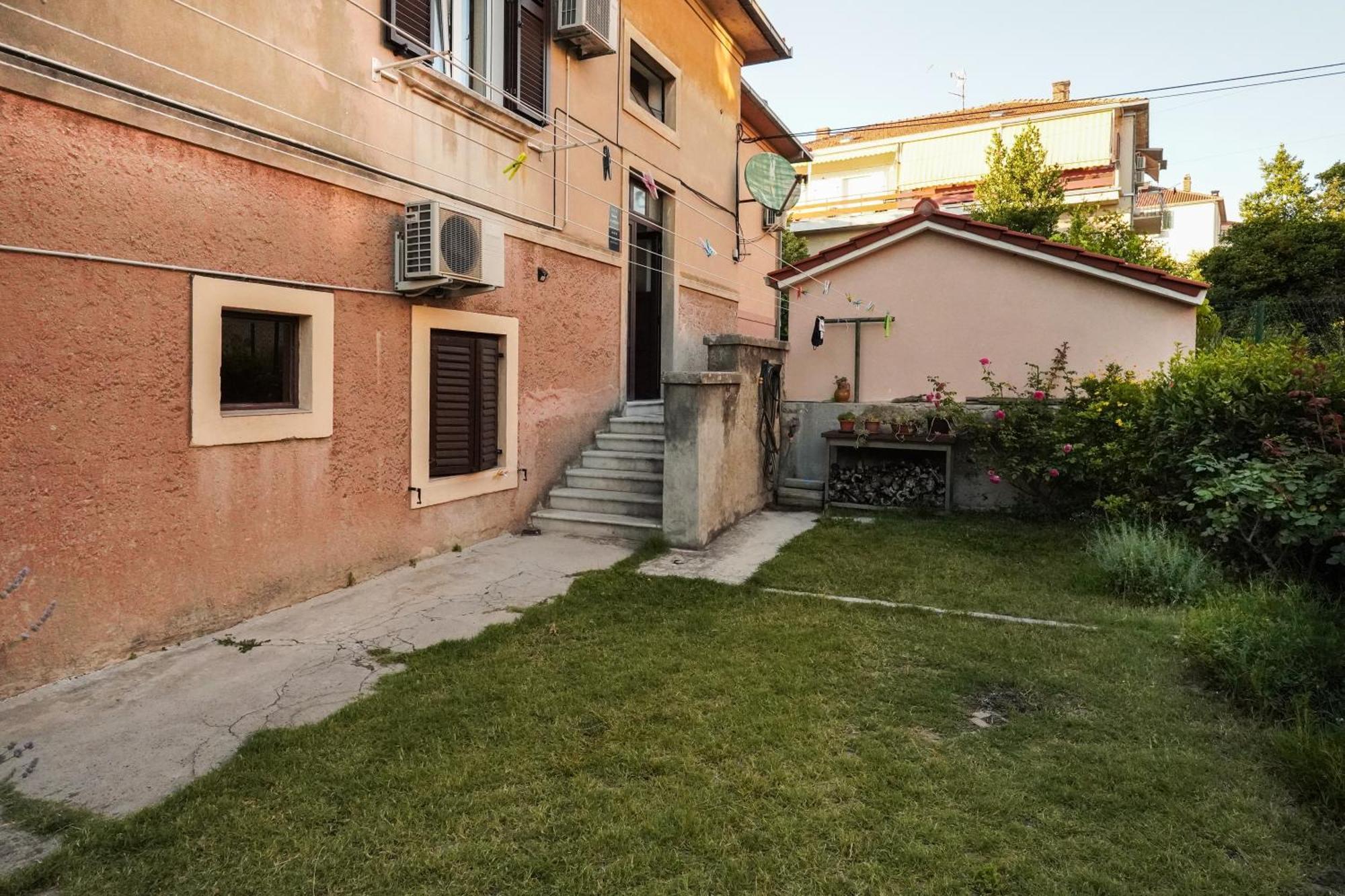 Ferienwohnung Tranquil Urban Escape Split Exterior foto